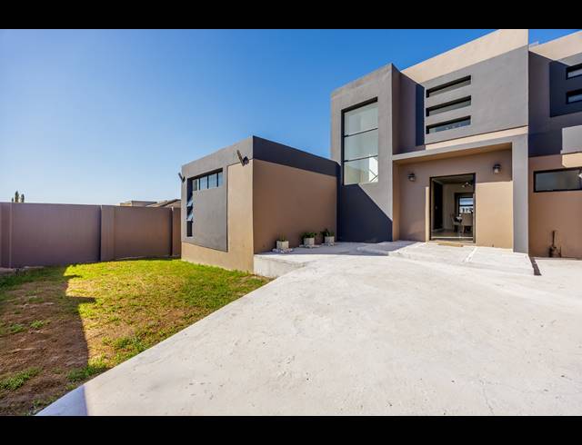 8 BEDROOM HOUSE FOR SALE IN HAASENDAL